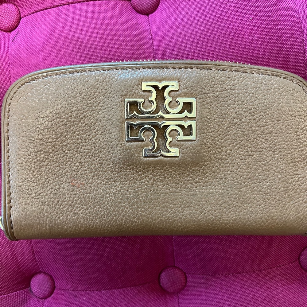 Tory Burch tan wallet